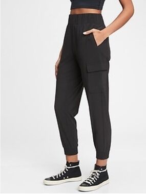 GapFit Runaround High-Waist Black Cargo Jogger Pants for Women